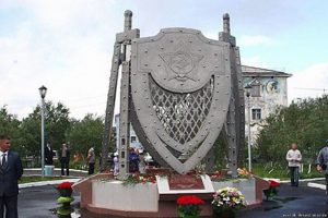 Воркута Памятник воинам — интернационалистам «Щит и меч»